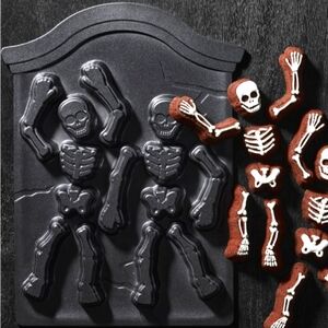 Williams Sonoma Halloween Dancing Skeletons Cake Pan Mold Cast Aluminum Spooky